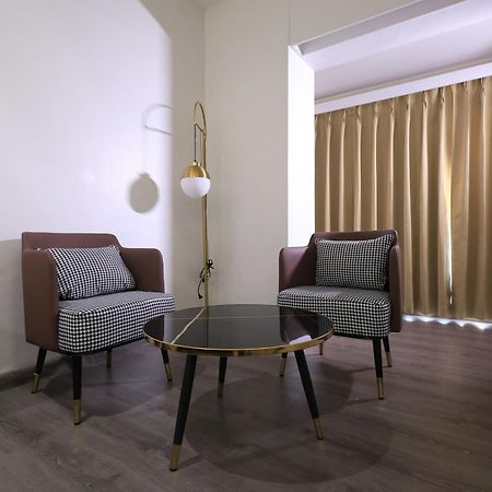 Hotel Swarn Towers Барейли Екстериор снимка