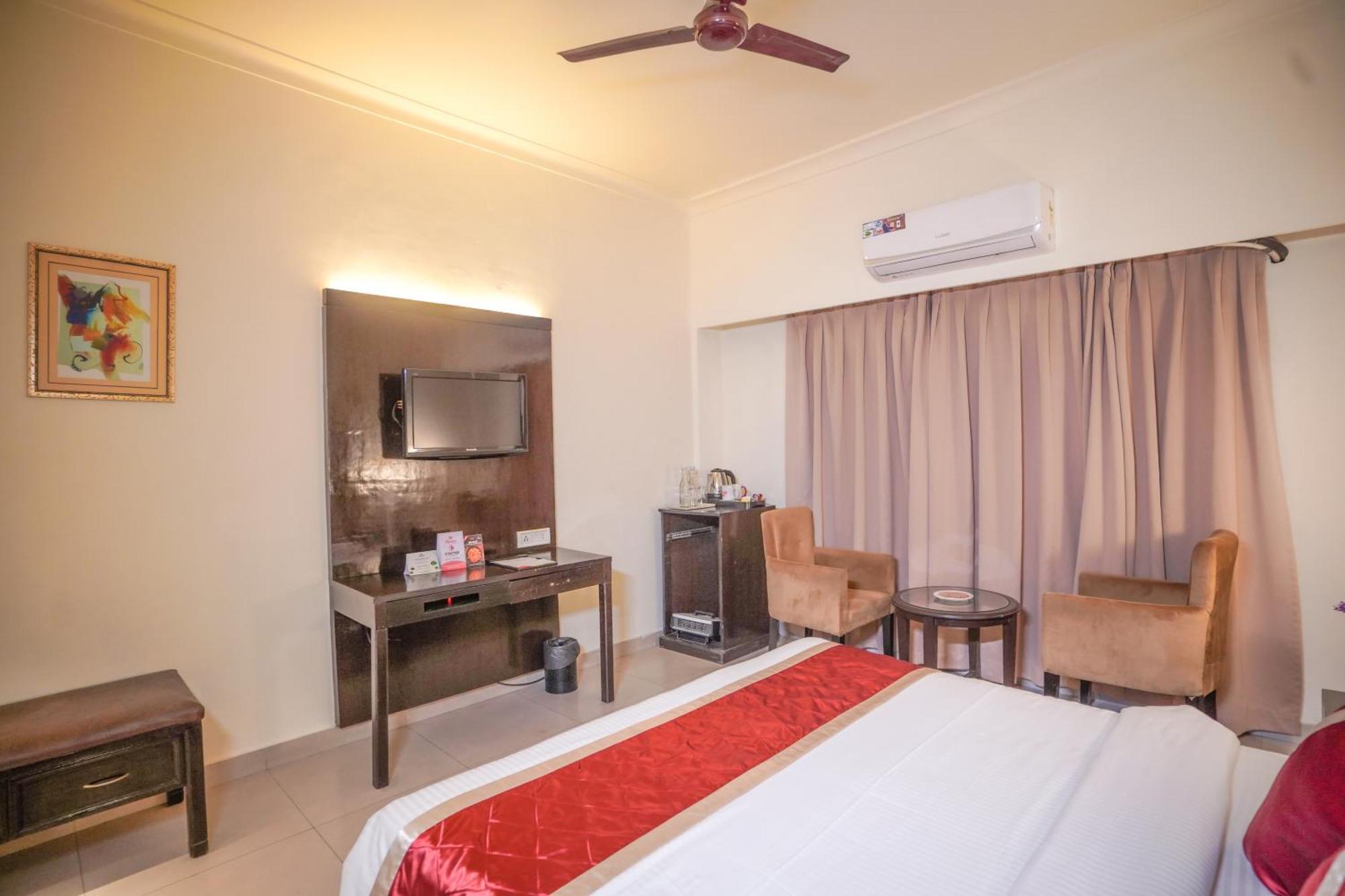 Hotel Swarn Towers Барейли Екстериор снимка