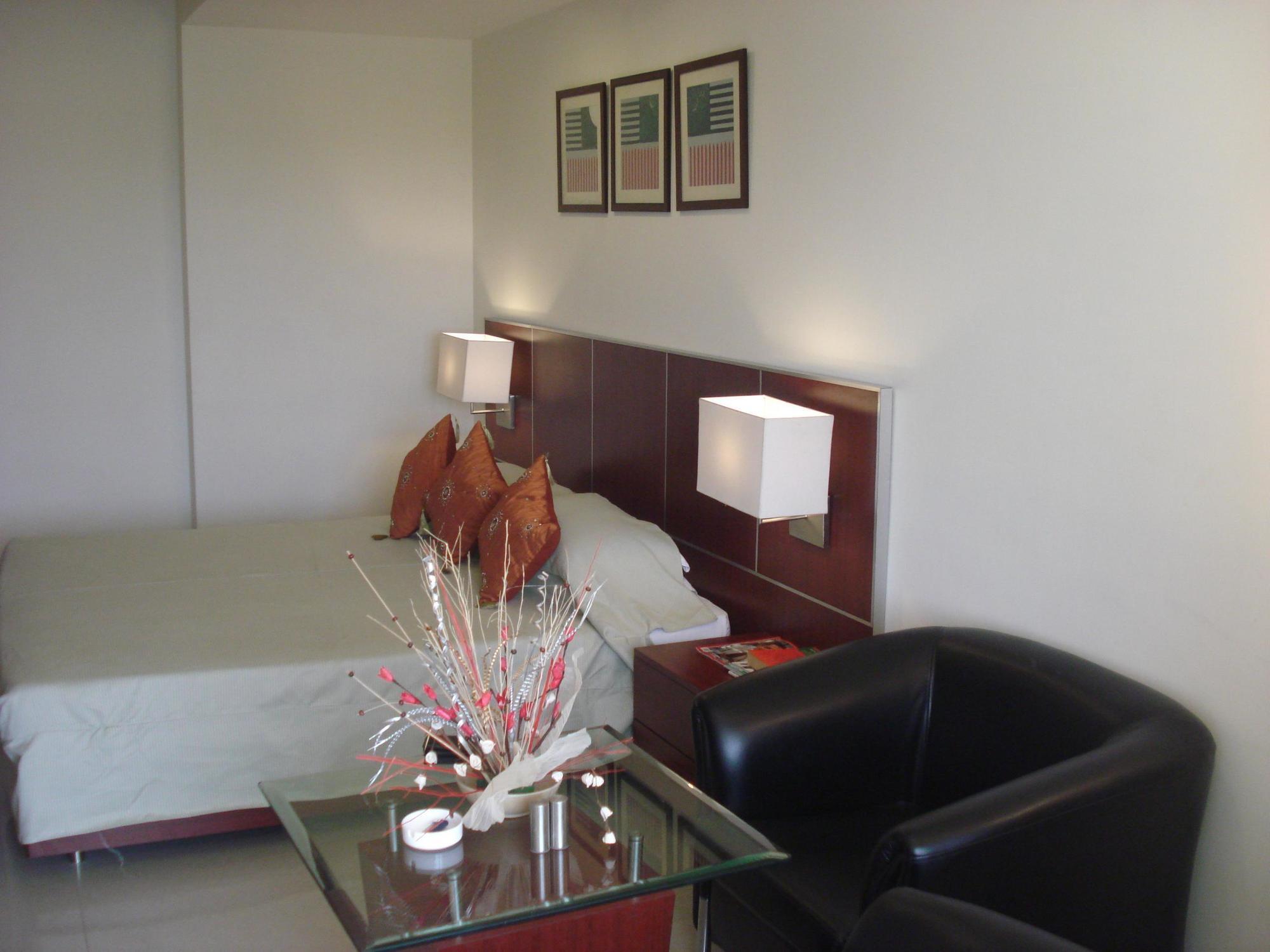 Hotel Swarn Towers Барейли Екстериор снимка